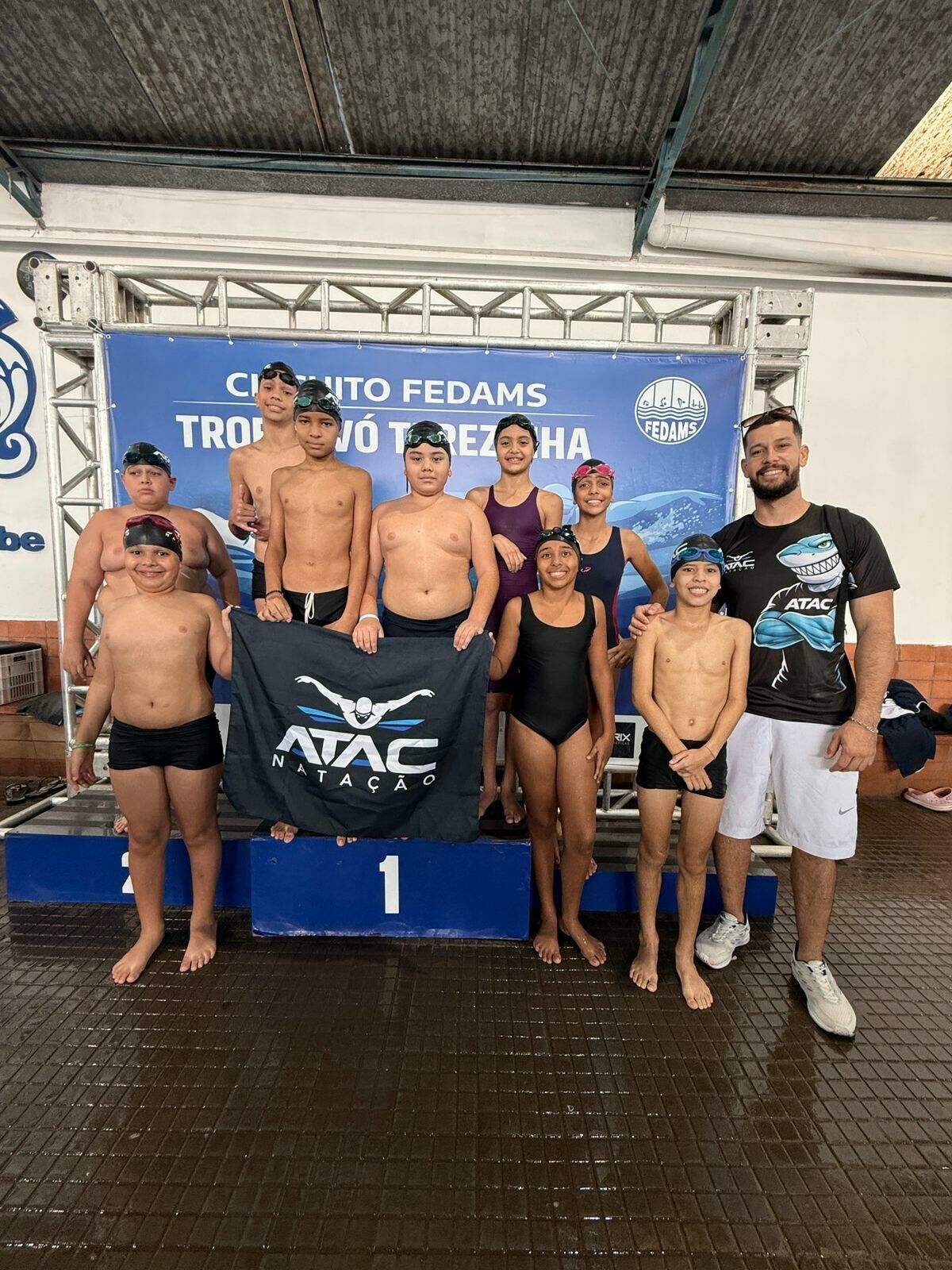 Imagem de compartilhamento para o artigo ATAC completa um ano em Costa Rica formando atletas e transformando vidas por meio da natação da MS Todo dia